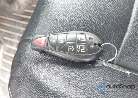 2013 Chrysler Town & Country Touring z USA, uszkodzony, nr VIN 2C4RC1BG6DR631586